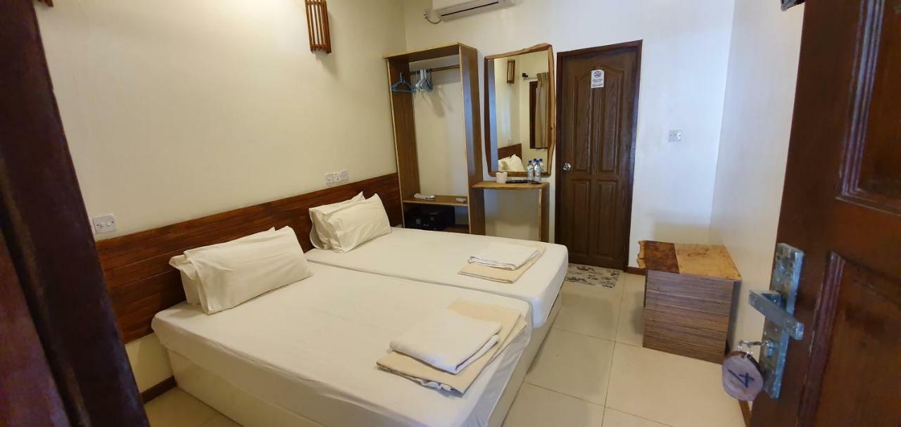 Surf Deck Hotel Thulusdhoo Exterior foto