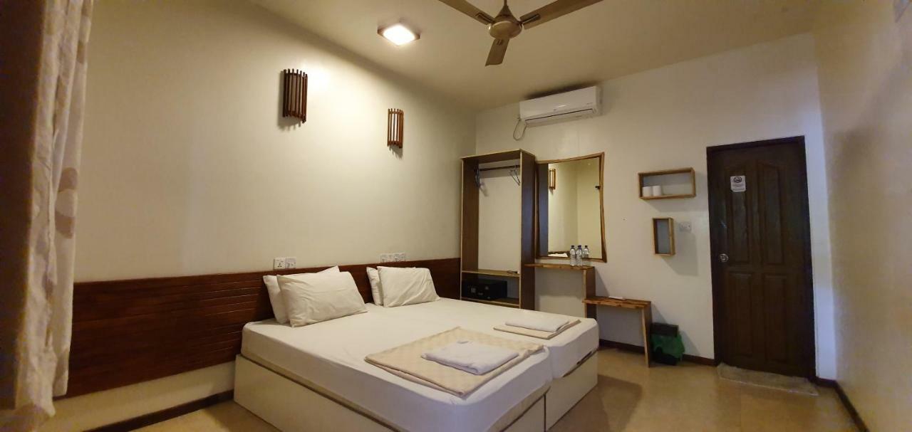 Surf Deck Hotel Thulusdhoo Exterior foto
